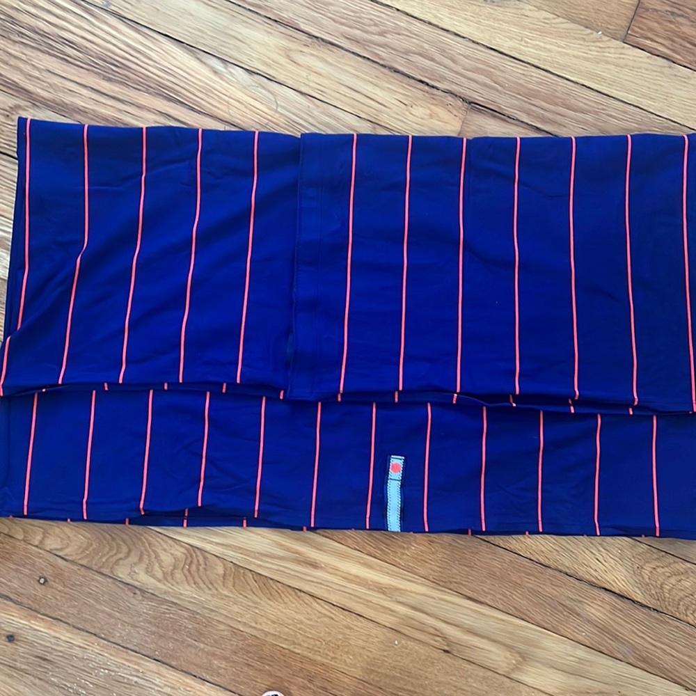 Lululemon customizable snap scarf